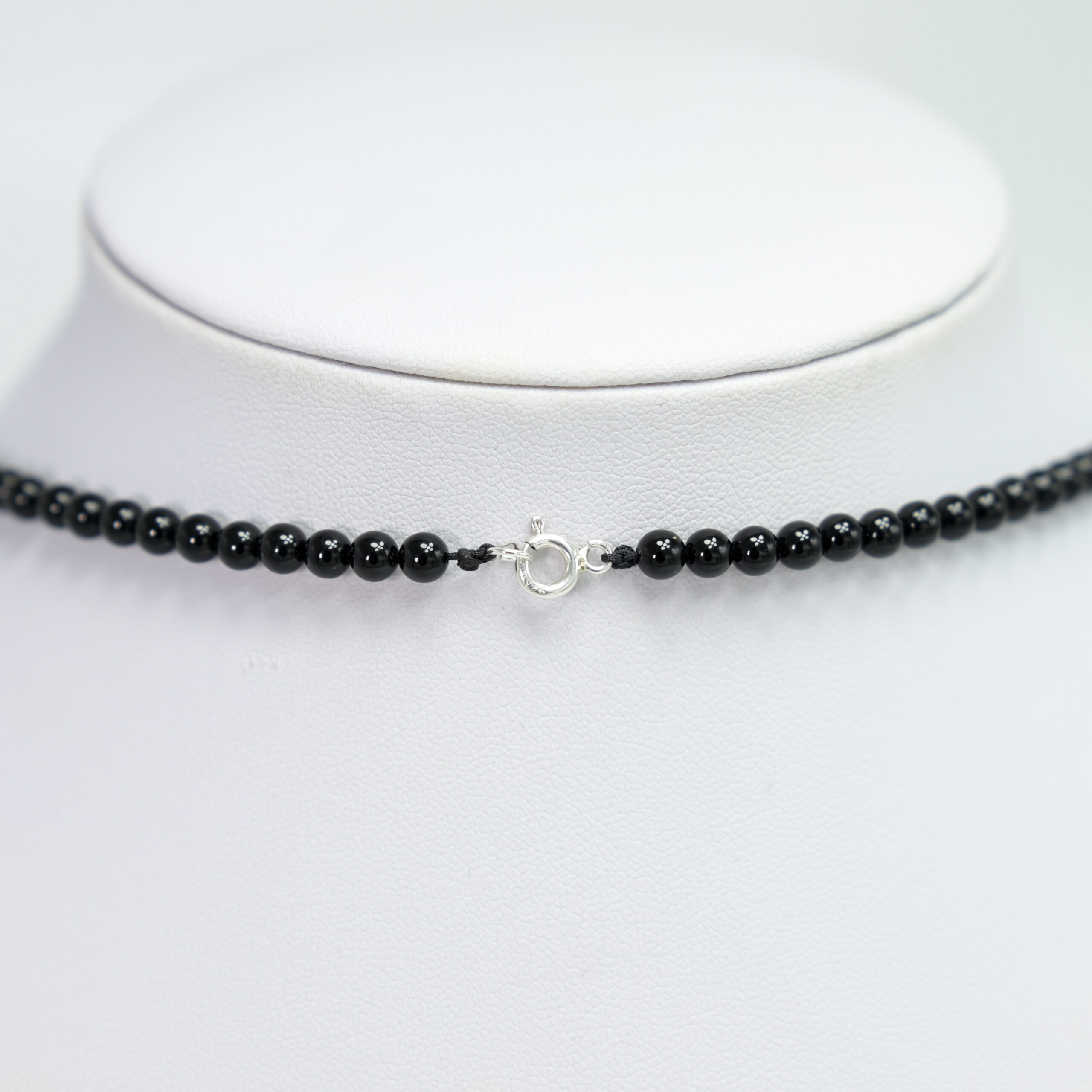 Colier Tip Rozariu cu Onix Negru 4 mm și Pandantiv Ancoră din Argint Colier Tip Rozariu cu Onix Negru 4 mm și Pandantiv Ancoră din Argint